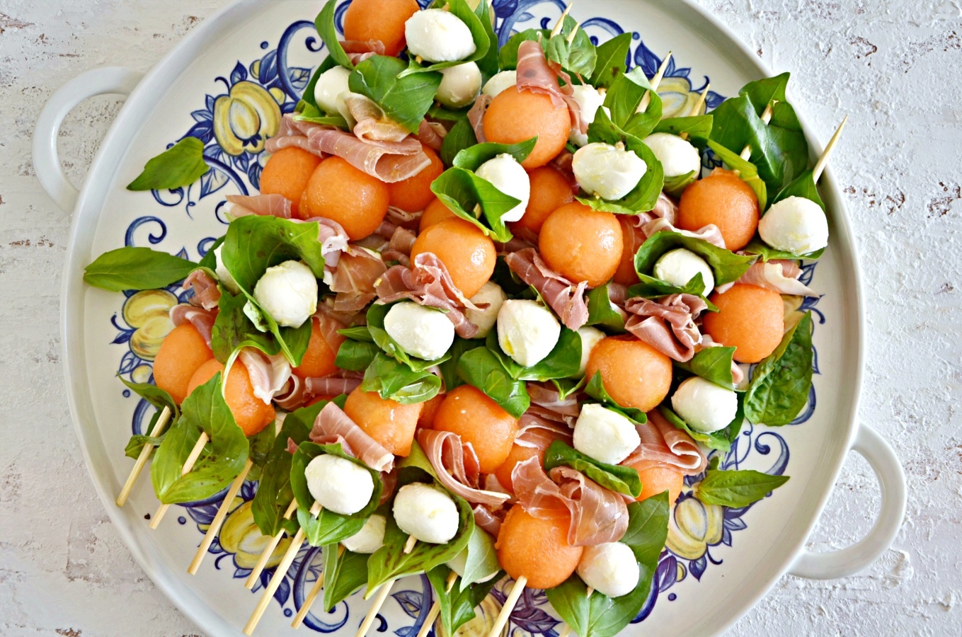 ΣΟΥΒΛΑΚΙΑ ΜΕ ΠΕΠΟΝΙ ΚΑΙ ΜΟΤΣΑΡΕΛΑ