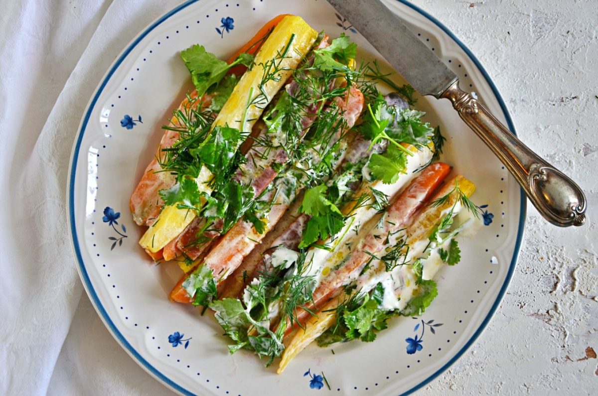 ΚΑΡΟΤΑ ΜΕ ΓΙΑΟΥΡΤΙ ΚΑΙ ΜΕΝΤΑ